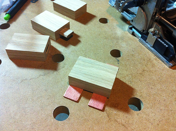 Travailler le bois table chêne taquet Domino