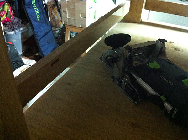 Travailler le bois table chêne Festool Domino