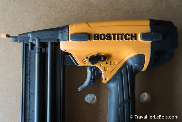 Bostitch F28WWE Cloueuse électrique avec étui 