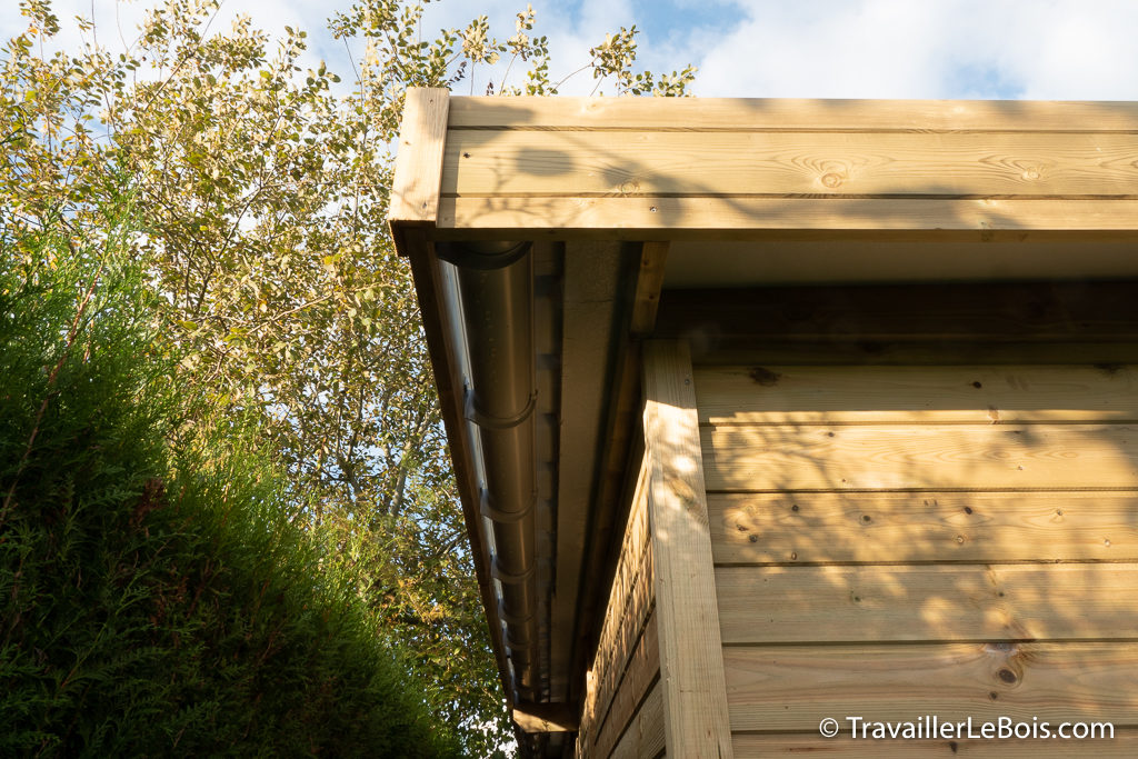 Toiture plate atelier en bois